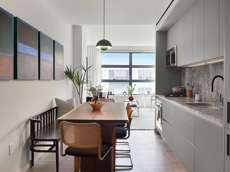 547 W 47th St #418 — Photo 3