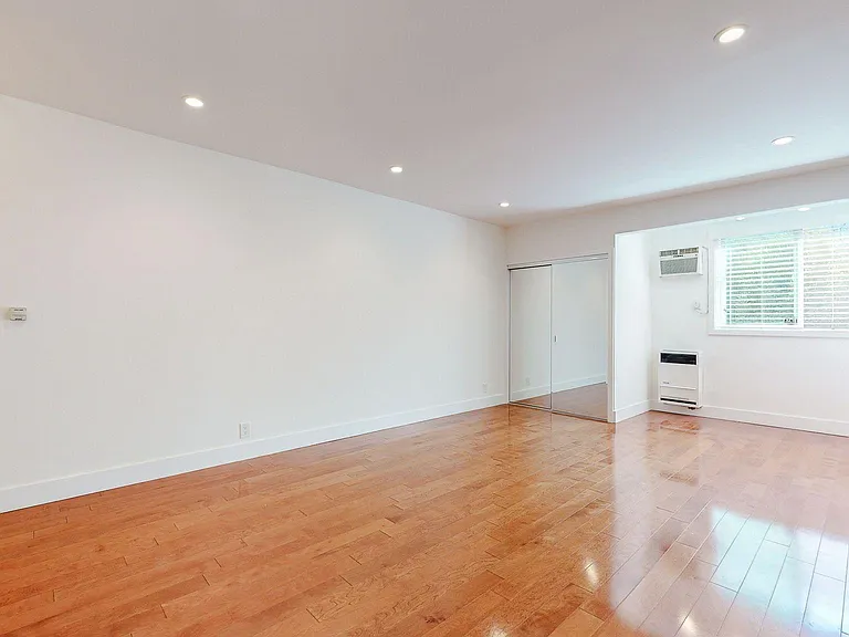 MAIN ROOM