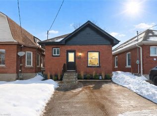 12 Carlyle St, Brantford, ON N3T 2C1