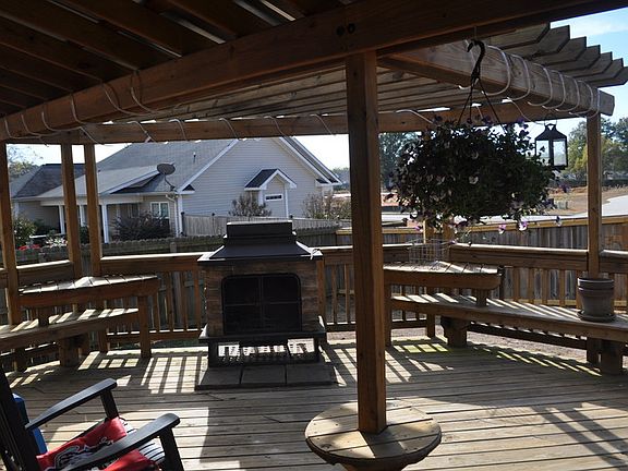 4th image of 137 Pond Dr