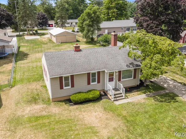 3901 Suburban Shores Dr NE, Grand Rapids, MI 49525
