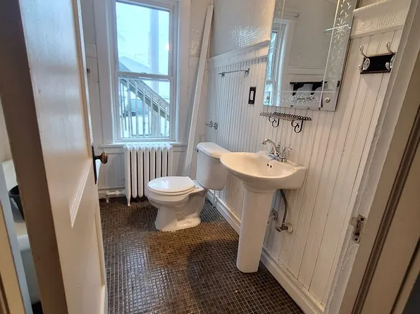 318 N 21st Ave E #1, Duluth, MN 55812