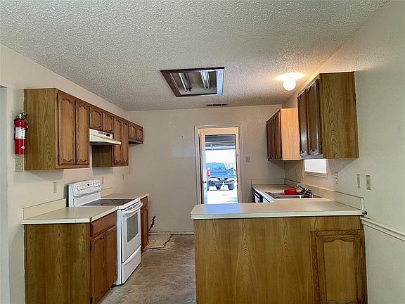 5th image of 1209 Cypress Dr