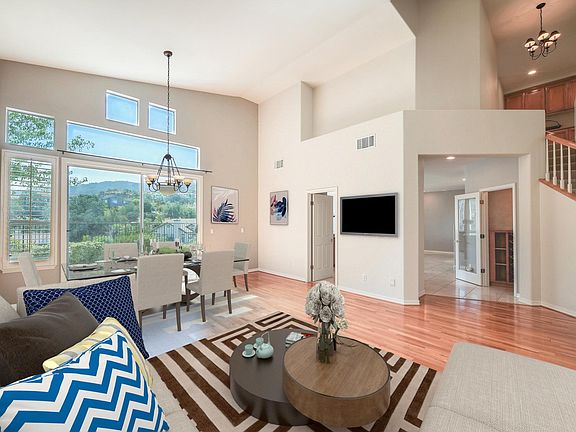 Open and bright Living Room, Dining Room, with amazing views