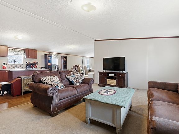 2nd image of 271 Country Meadows Ln