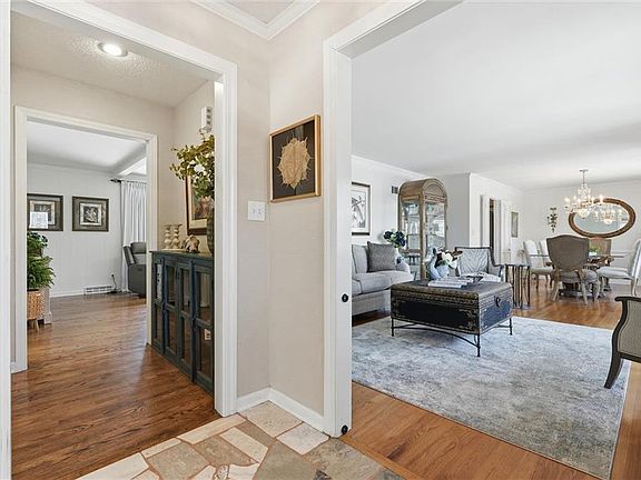 3rd image of 10310 Sagamore Ln