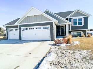 1318 Christine Cir, Brookings, SD 57006
