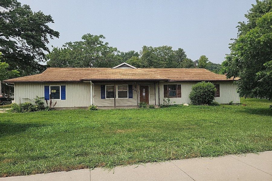 1st image of 2919 Espenlaub Ln