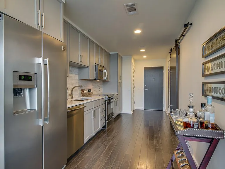 1212 Laurel St #1710 — Photo 10