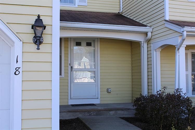 1st image of 18 Carriage Ln #18