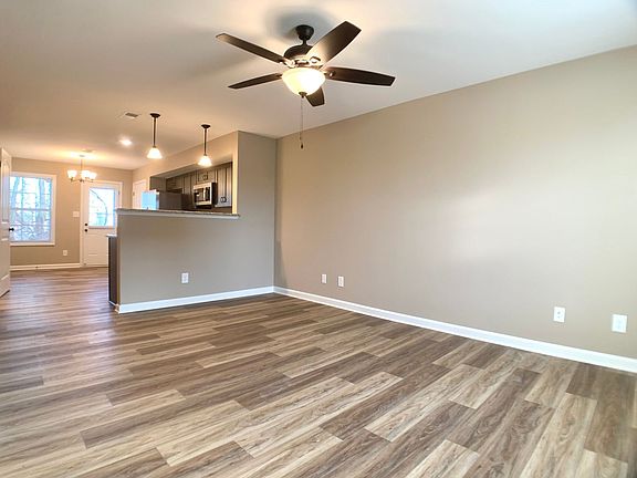 4th image of 3289 Tower Dr #F