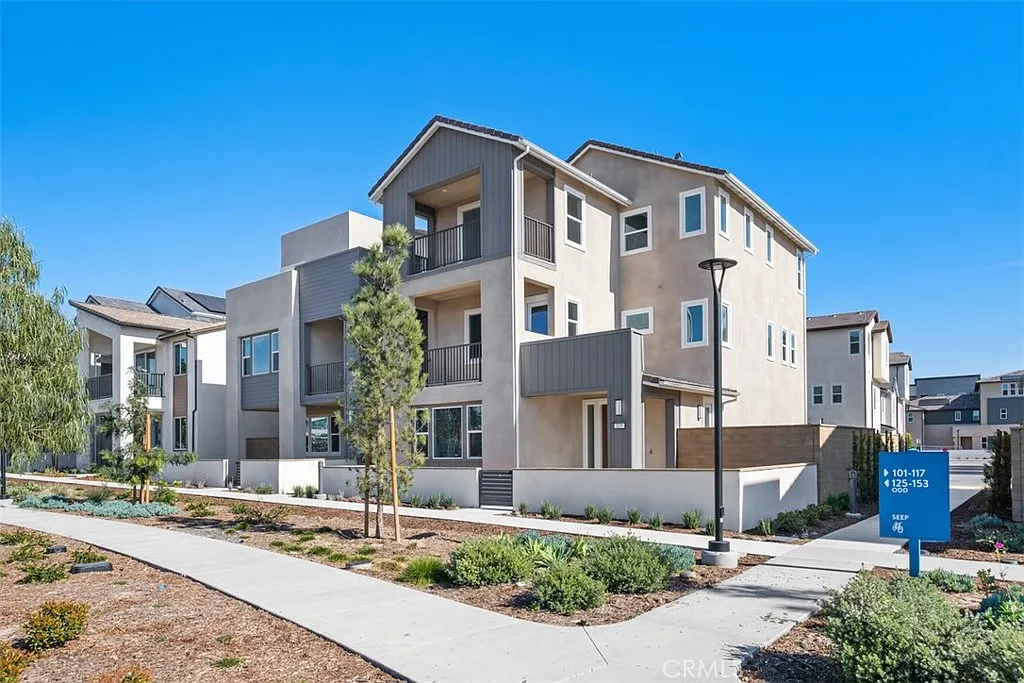 4 bed, 2888 sqft, $6,750 — Photo 3