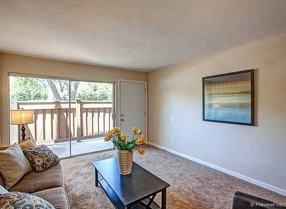 3rd image of 3549 Castle Glen Dr Unit 105