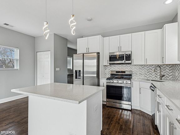 2nd image of 3030 W Washington Blvd #2