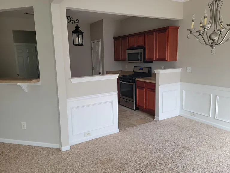 6075 Bentley Way — Photo 7