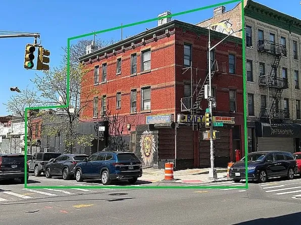 4424 Third Avenue image 13 of 33