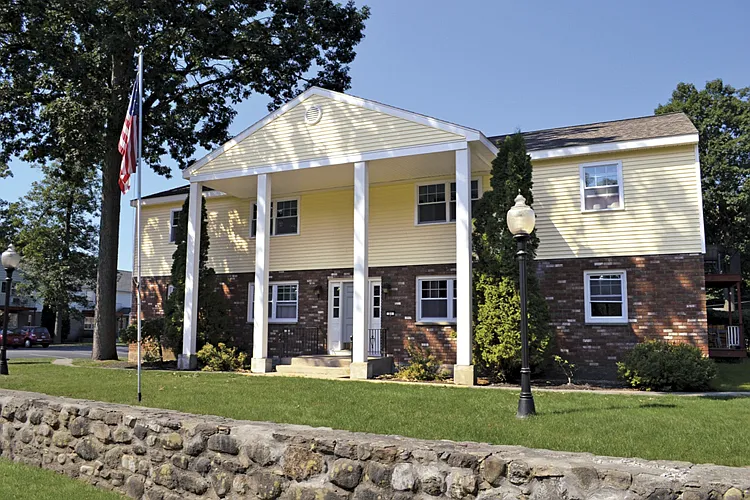Saratoga Garden Apartments — Photo 11