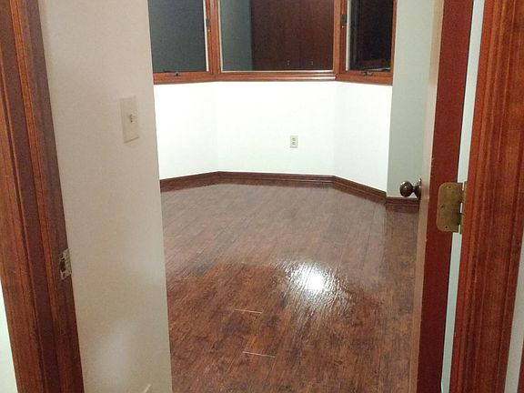 5th image of 251 Pinewood Cir
