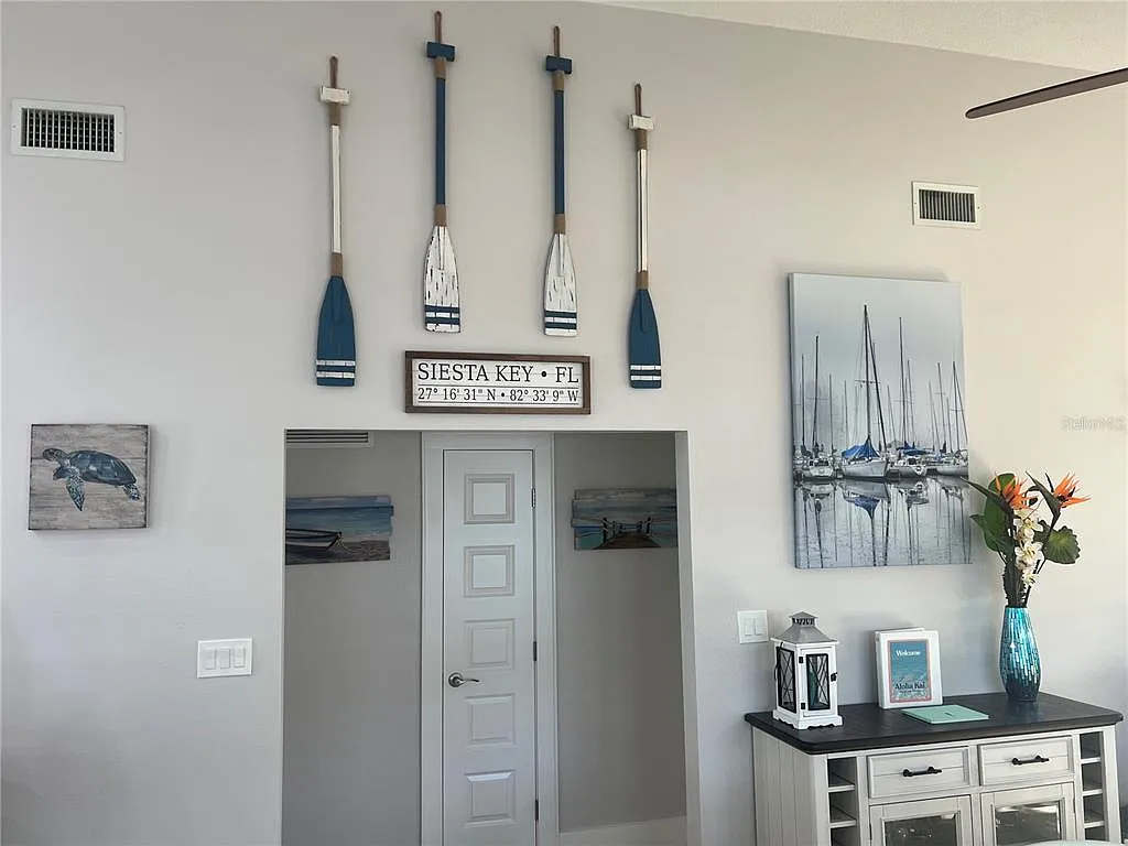 2 bed, 2.0 bath, 1260 sqft, $8,970 — Photo 3
