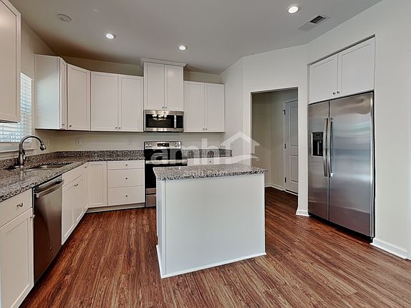 3rd image of 5066 Twin River Dr