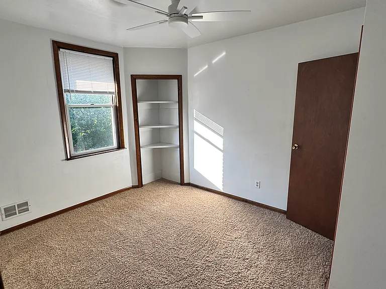 2810 Kenilworth St — Photo 8