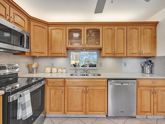 4th image of 1025 SE 2nd Ave APT 208