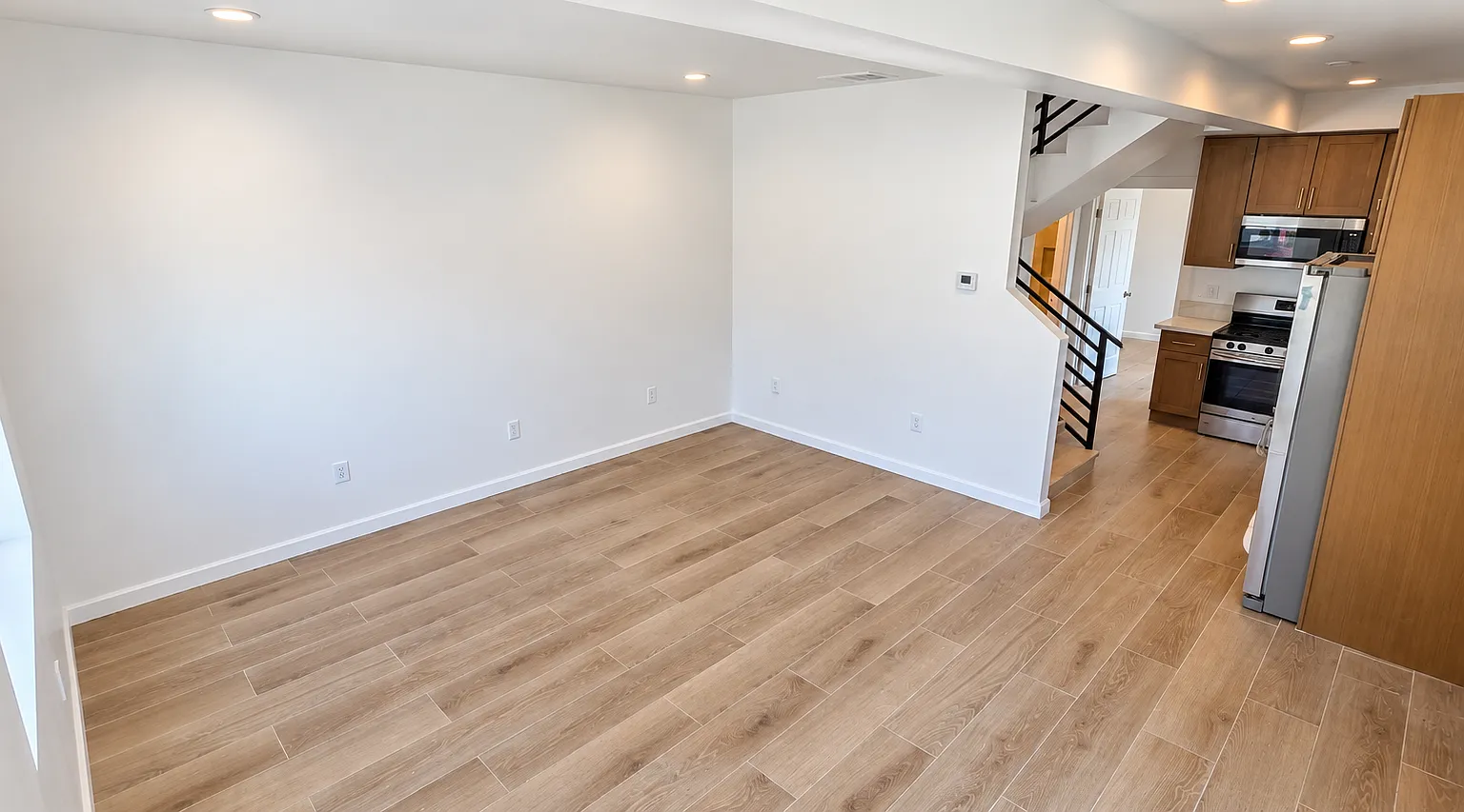 3 bed, 1200 sqft, $3,400 — Photo 3