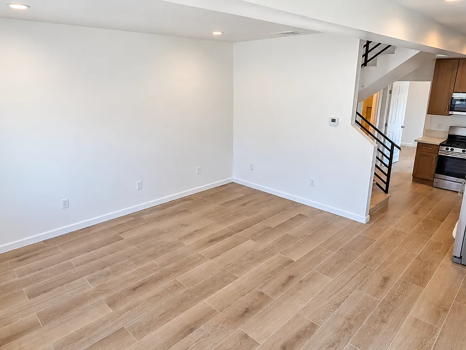 223 E Whitcomb Ave #C