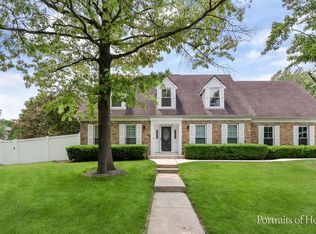 631 S Whispering Hills Dr, Naperville, IL 60540