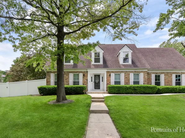 631 S Whispering Hills Dr, Naperville, IL 60540