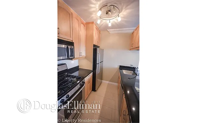 Rented by Douglas Elliman | media 14