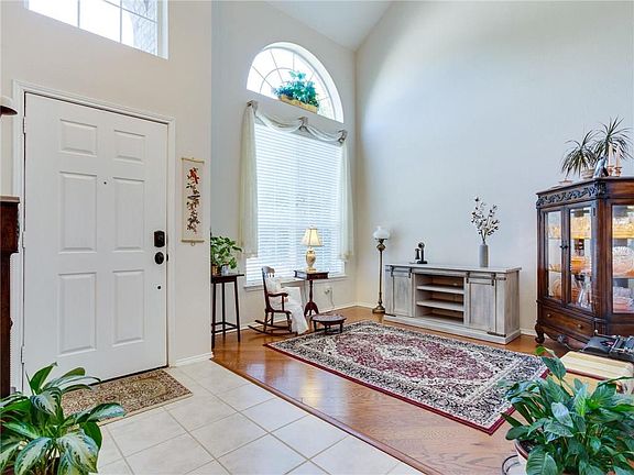 4th image of 2112 Vista Ct