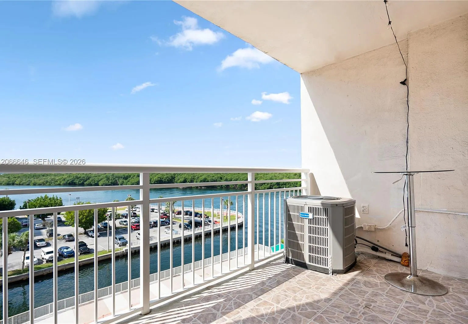 Coastal Towers Condo — Photo 1