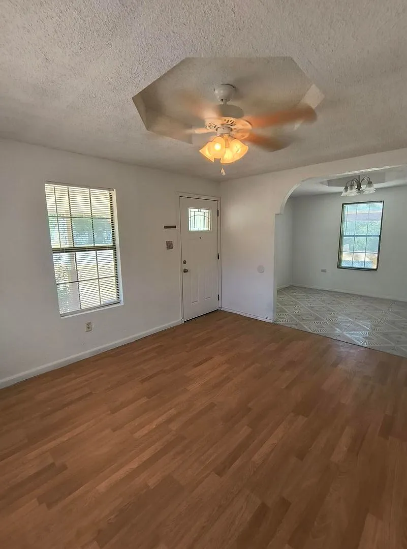 Cozy 2-Bedroom Home With Fenced Backyard. Coming Soon! — Photo 4