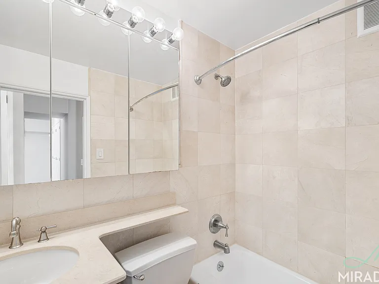 330 E 39th St #37C — Photo 15