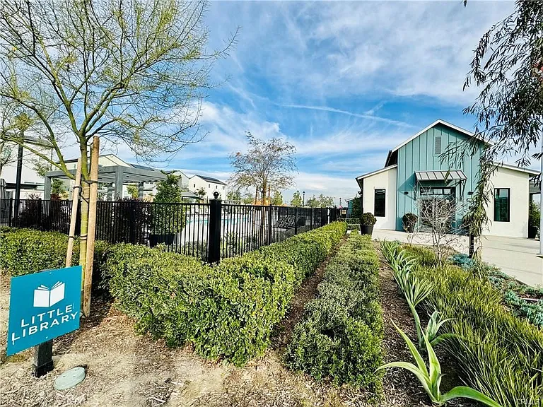 4422 S Bryan Paseo — Photo 23