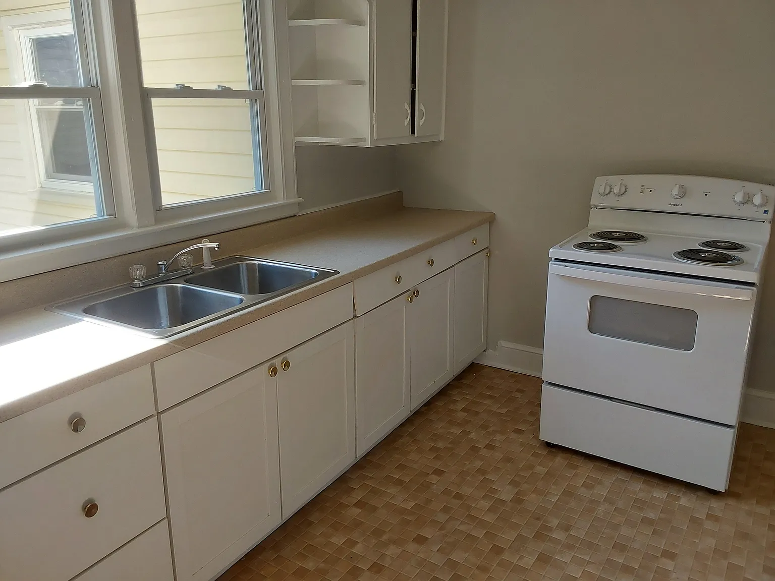 3 bed, 934 sqft, $1,250 — Photo 3