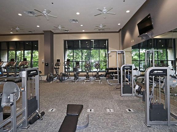 5th image of 3040 Peachtree Rd NW Unit 914