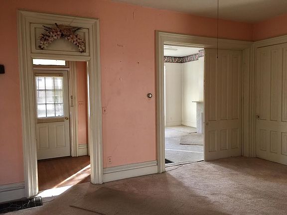 4th image of 252 W Church St