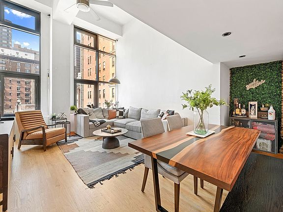 3rd image of 135 W 70th St APT 6L