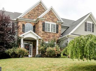 215 Dunbar Dr, Mechanicsburg, PA 17050