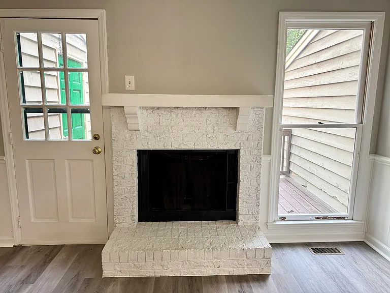 3205 Warwick Dr — Photo 6