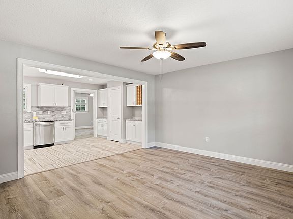 5th image of 2422 Roberts Dr