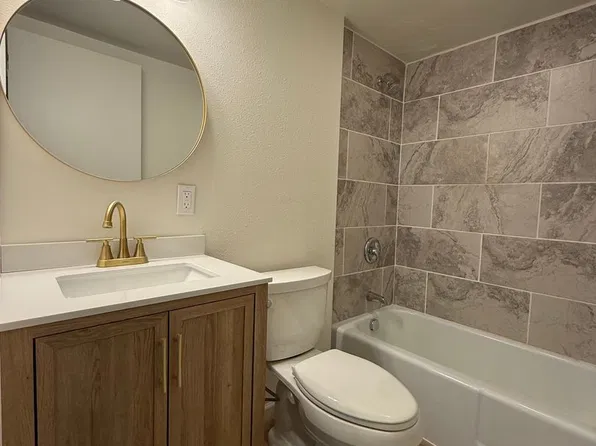 710 Central Ave N, 710 Central Ave N APT 4, Valley City, ND 58072