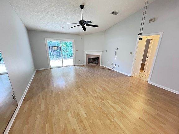 5th image of 3562 Killarney Plaza Dr