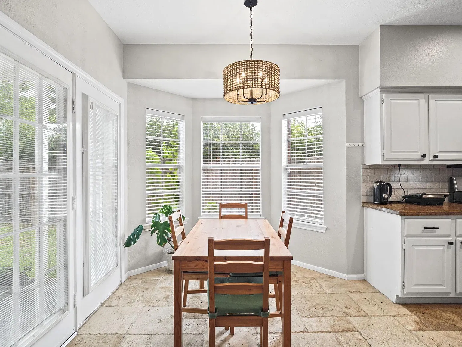 4 bed, 2.5 bath, 2177 sqft, $2,200 — Photo 4