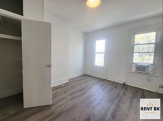 4th image of 124 Jefferson St #1