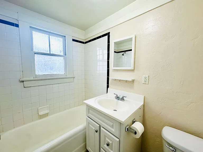 Don Martin Historic Apartments! — Photo 20