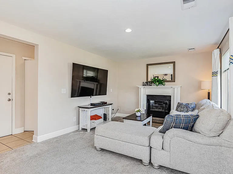 9374 Weeping Willow Ct — Photo 5