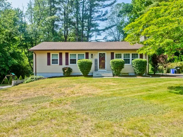 15 Circle Dr, Wilbraham, MA 01095